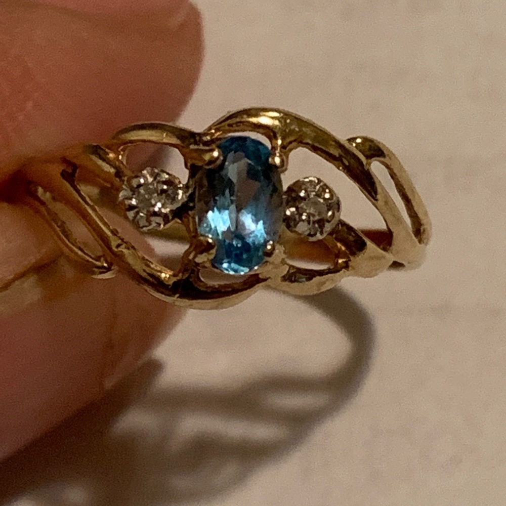 10k Yellow gold blue topaz ring